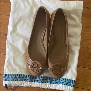 Tory Burch Chelsea Pumps size 9 EUC